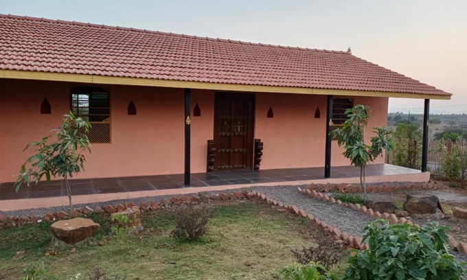 Dindori Bed & Breakfast | Mohole Wada, Ramshej Fort, Nashik
