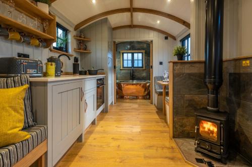 Wichenford Apartment | Monkwood Shepherds Hut - Ockeridge Rural Retreats