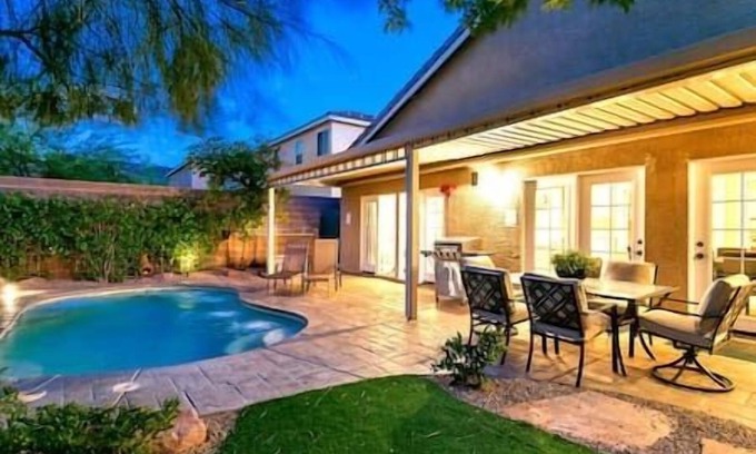 McCullough Hills House | Montagna Star - 3BR Private Pool House with Den