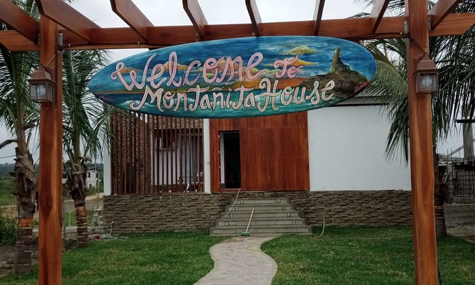 Manglaralto House | Montañita beach, Beachfront Villa with pool with a side bbq