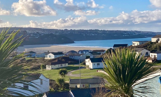 Hayle Cottage | Montclare enjoys an elevated position with views towards Carbis Bay and Hayle Estuary