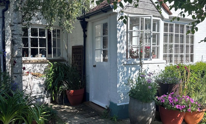 Bosham House | Montrose - your home by the sea