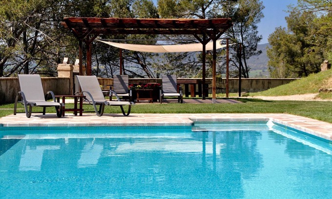 La Torre de Claramunt Apartment | Montserrat apartment with terrace and pool