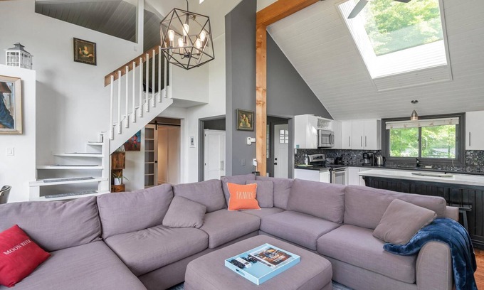 Bala Cottage | Moon River Cottage Sanctuary With Private Beach in Bala!