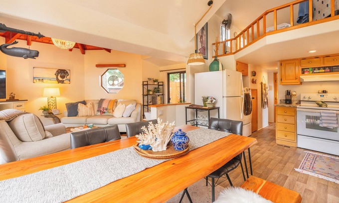 Brookings Cottage | Moondance Cottage - Steps from the Chetco River