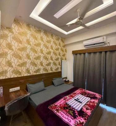 Greater Noida Apartment | Moonlight Stay