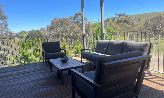 Harcourt North House | Moonrise Hill Summary