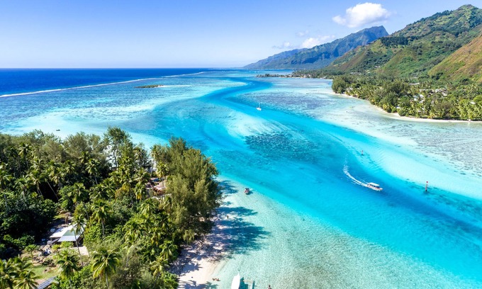 Pihaena Villa | Moorea, Deluxe Beach Villa Cook, Robinson's Cove