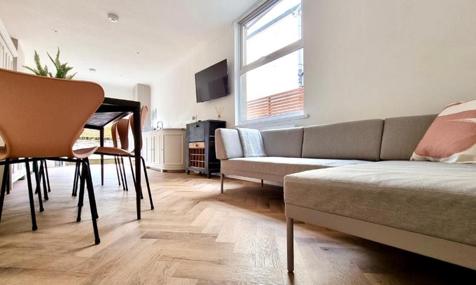 Splott Apartment | Moorland House by Switchback Stays