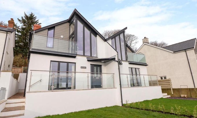 Goodwick House | Mor Awelon