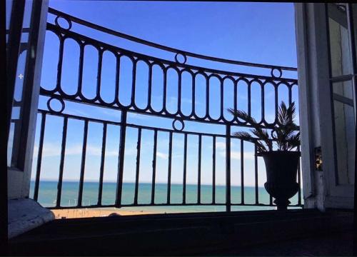 Hastings Apartment | Moray Hastings