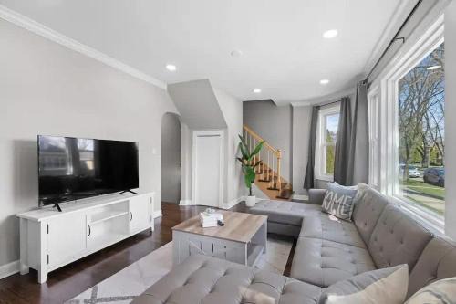 Morton Grove House | Morton Grove w Game Room & Huge Yard