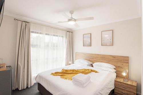 Hamilton House | Morview Holiday Homes-Giraffe