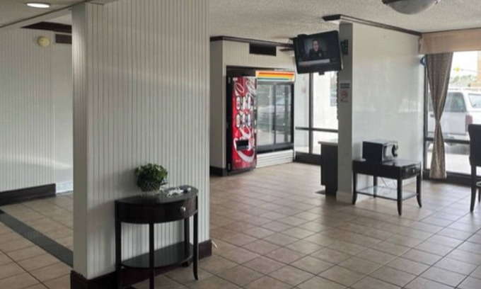 Broadmoor Hotel | Motel 6 Baton Rouge, LA - East - I-12