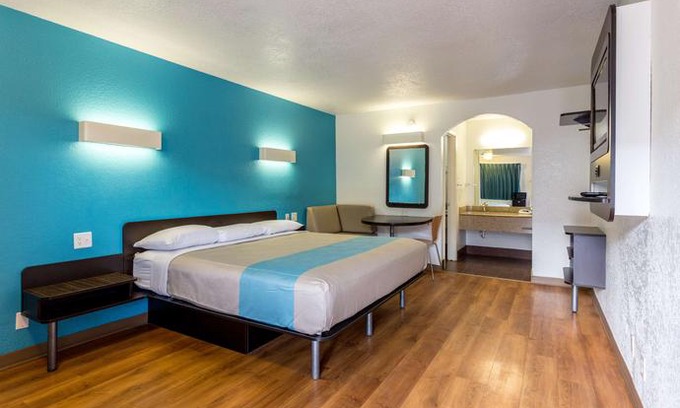 Bryan Hotel | Motel 6 Bryan/College Station