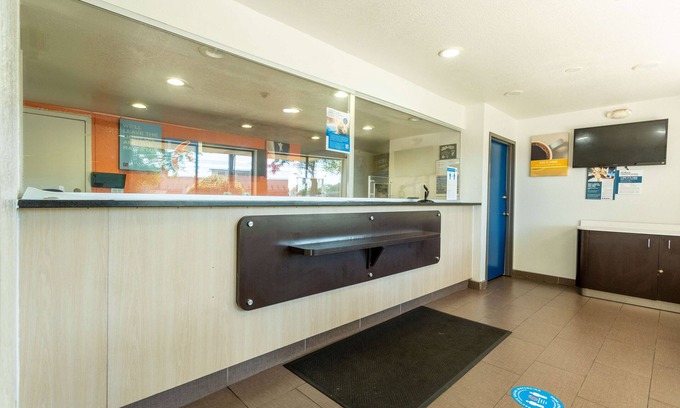 Camp Springs Hotel | Motel 6 Camp Springs, DC - South Camp Springs