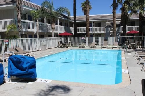 Coalinga Hotel | Motel 6-Coalinga, CA - East