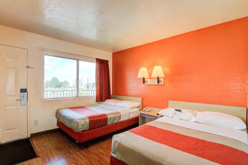 Dupont Hotel | Motel 6-Denver, CO - Airport