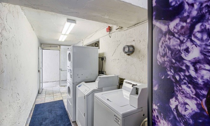 Paine Field-Lake Stickney Hotel | Motel 6 Everett, WA - South