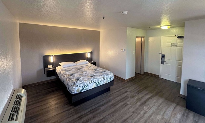 Glenview Hotel | Motel 6 Glenview, IL - Chicago North