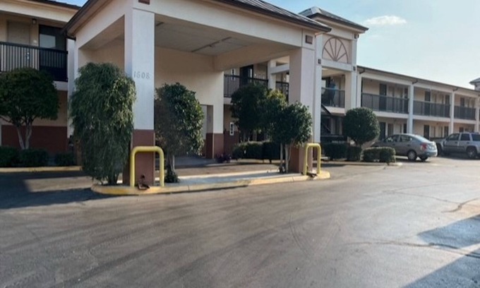 Laurel Hotel | Motel 6 Laurel, MS