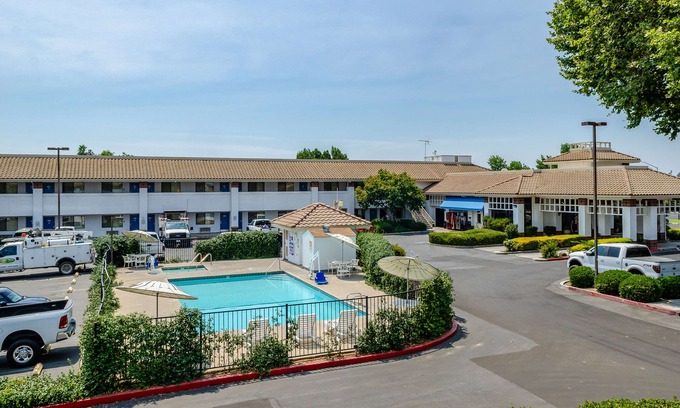 Oakdale Hotel | Motel 6 Oakdale, Ca