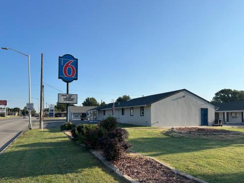 Ponca City Hotel | Motel 6 Ponca City, OK