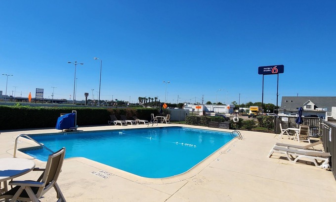 Webster Hotel | Motel 6 Webster, TX - Houston - Nasa Lake