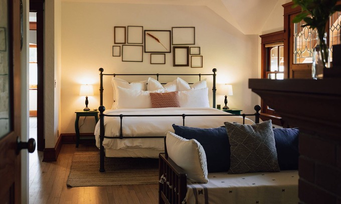Harrisburg House | Mount Tom House: a storybook escape in Oregon's Willamette Valley - pet friendly