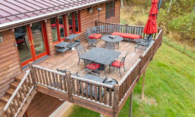 Baker Apartment | Mountain Escape w Private Suite Modern Comforts