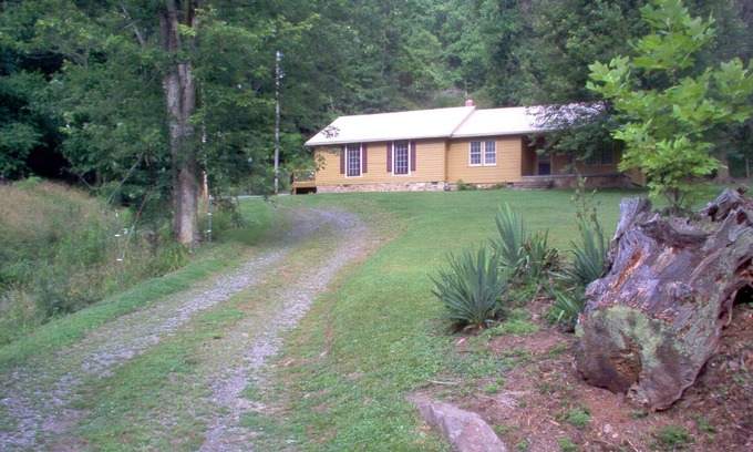 Waynesville Cabin | Mountain Farm Cottage, creeks, cows, fresh air, spring water, hiking, private.