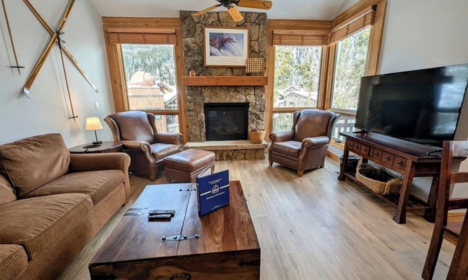 Keystone House | Mountain getaway with free shuttle and hot tub