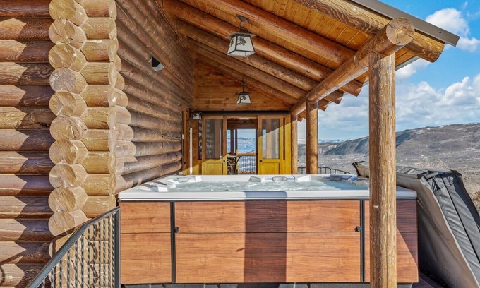 Mesa Cabin | Mountain Haus: Hot Tub, Views & Ski Access