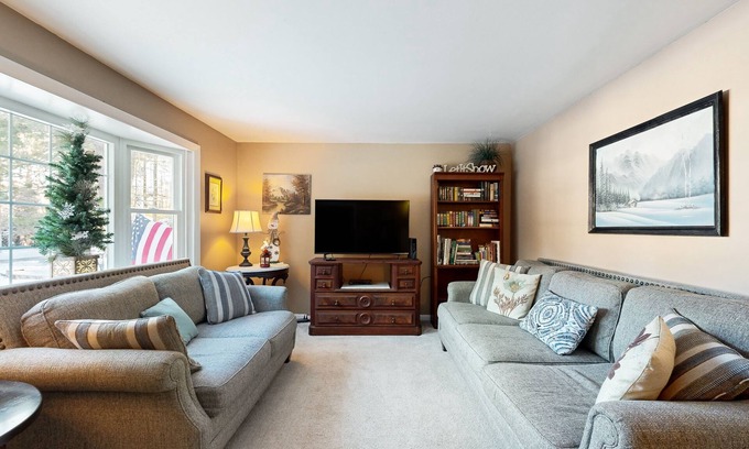 North Conway House | Mountain home near shops, hiking, skiing, restaurants & brewery