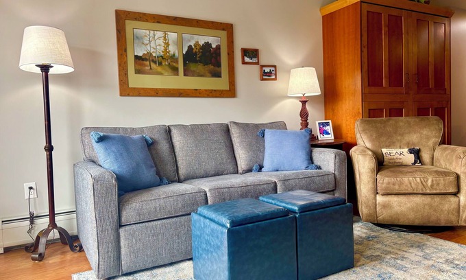 River Run Condo | MOUNTAIN MODERN, 1140 sq ft, FEELS like a 3 BEDROOM, 2 bed, 3 bath with Murphy