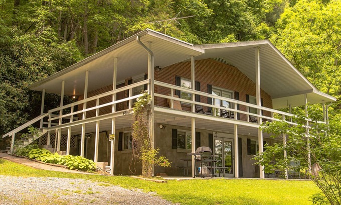 Candler Cottage | Mountain Rental Getaway