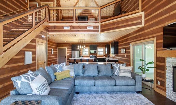 Wears Valley Cabin | Mountain Retreat - 4 Bedrooms!