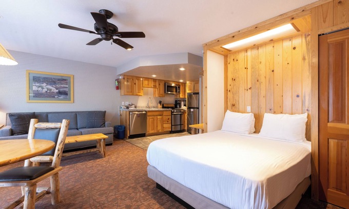 Olympic Valley Hotel | Mountain Retreat! Full Kitchen, Outdoor Spa Tub, Free Parking!