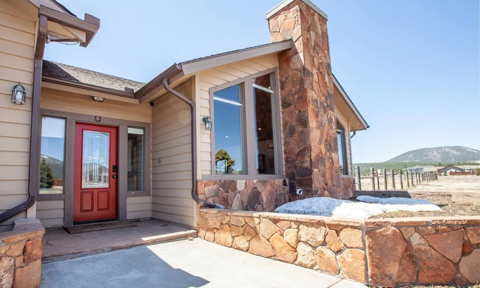 Fort Valley House | Mountain Shadows Single Story - 2 Acre Fenced Yard