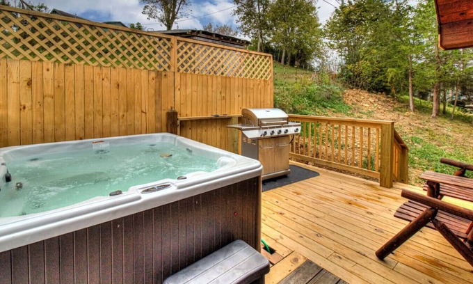 Sevierville Cabin | Mountain Sounds: Great location! 2BR w/Hot Tub + Firepit + Grill