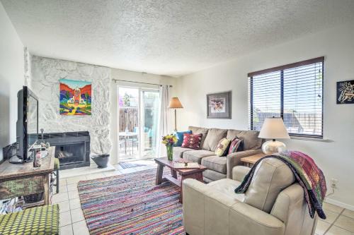 Northeast Heights House | Mountain-View Albuquerque Townhome with Patio!