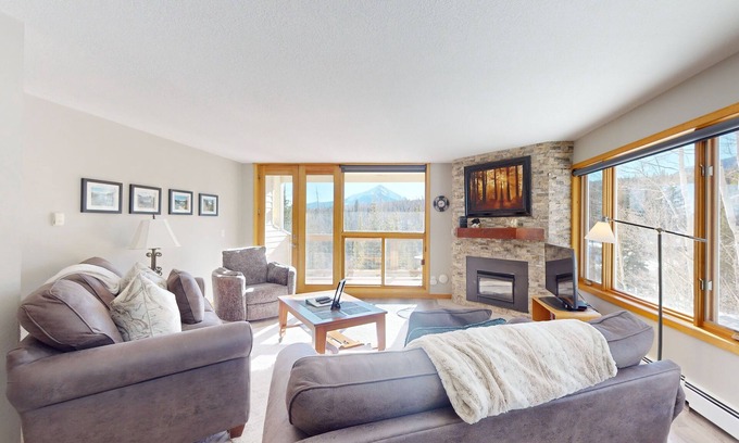 Wildernest Condo | Mountain-view condo with great balcony & grill - bus to slopes