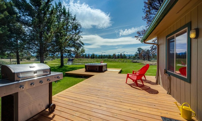 Bend House | Mountain View Home w/On-site Golf and Private Hot Tub - Near Skiing and Bend