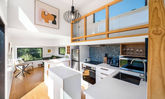 Wanaka Cottage | Mountain View Retreat Near Wanaka - Cosy Tiny Home Cottage
