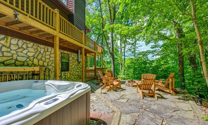 Robbinsville Cabin | Mountain-View Robbinsville Cabin w/Hot Tub!