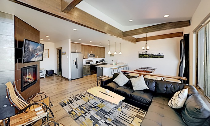 Wildernest House | Mountain-View Wildernest Townhome | Fireplace, Pool, Game Room & Hot Tub