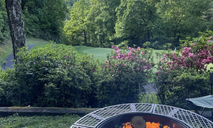 Burnsville House | Mountain Views and Tranquil Sounds of the South Toe River