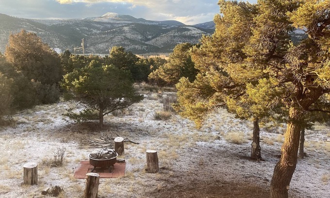 Alpine Village Cabin | Mountain views, walk to National Forest, close to Rio Grande