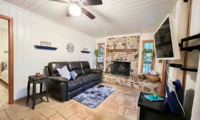 Tate House | Mountain View’s with hot-tub