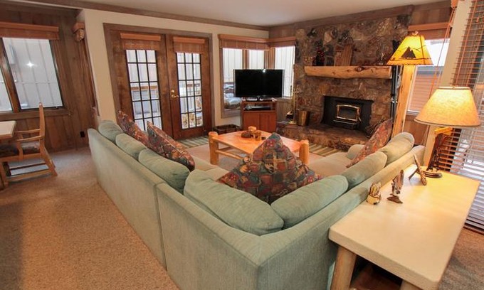 Mammoth Lakes House | Mountainback #48, Corner Unit